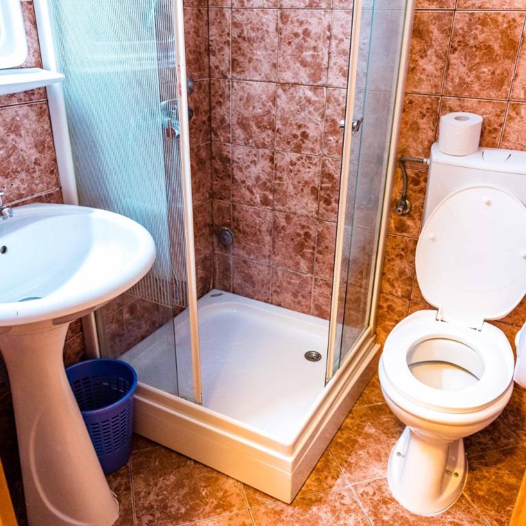 Guesthouse Lovćen - Mala Dvokrevetna Soba sa Zasebnim Krevetima - 11