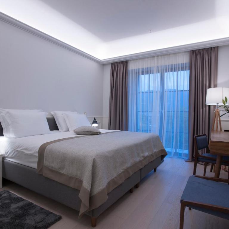 Hotel Majestic - Dvokrevetna Soba s Bračnim Krevetom/2 Zasebna Kreveta i Pogledom na Grad - 1