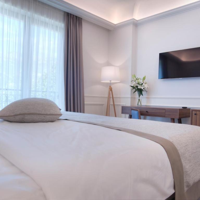 Hotel Majestic - Komfor Dvokrevetna Soba s Bračnim Krevetom ili Dvokrevetna Soba sa Zasebnim Krevetima - 3