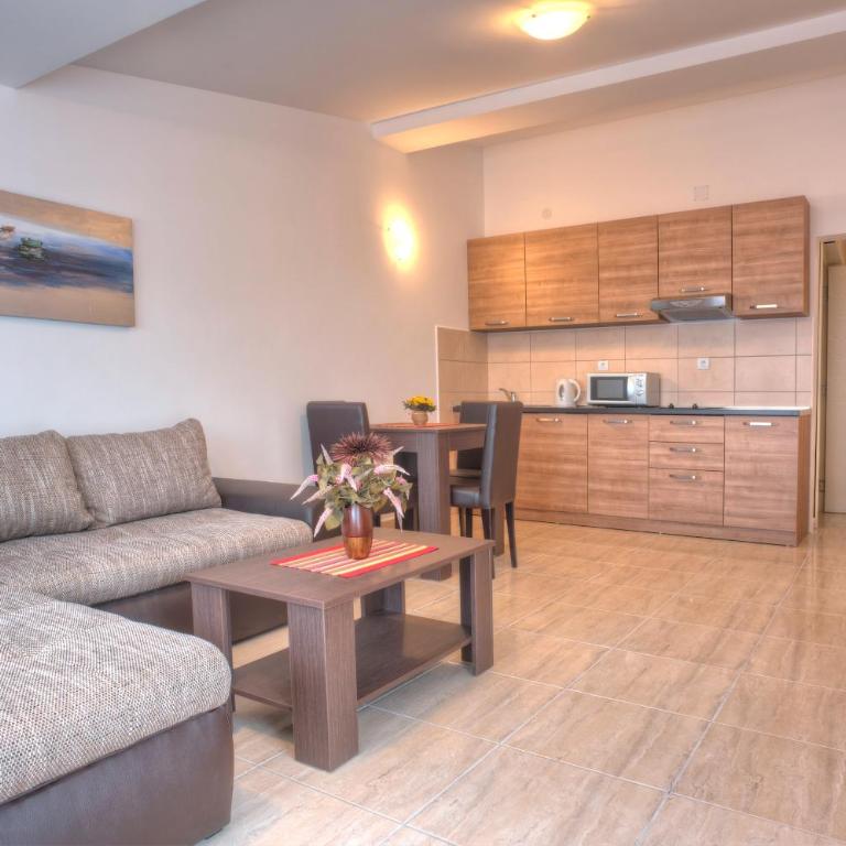 Guest House Maslina - Two-Bedroom Apartment with Balcony and Sea View - 4