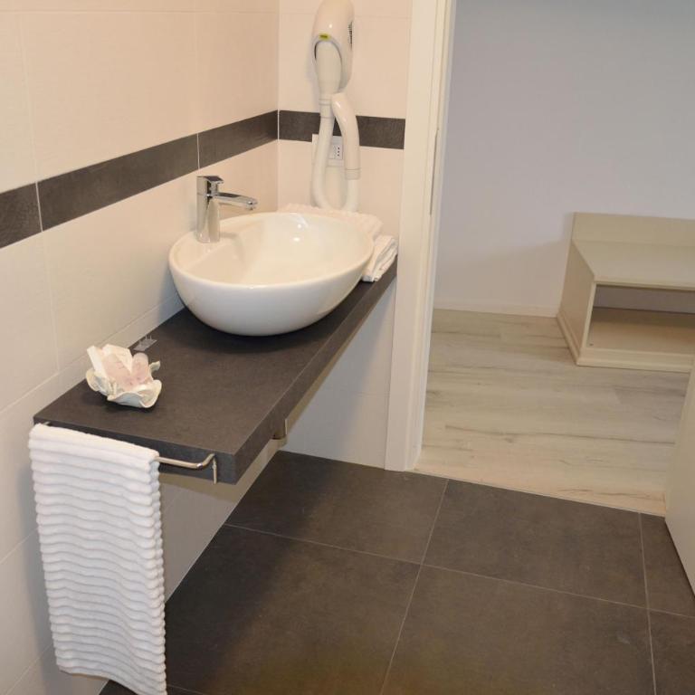 Al Trifoglio - Camera Familiare con Bagno Privato - 6