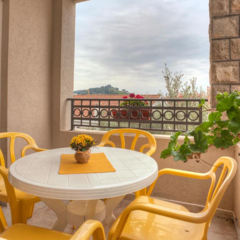 Guest House Maslina - One-Bedroom Apartment with Balcony - 17