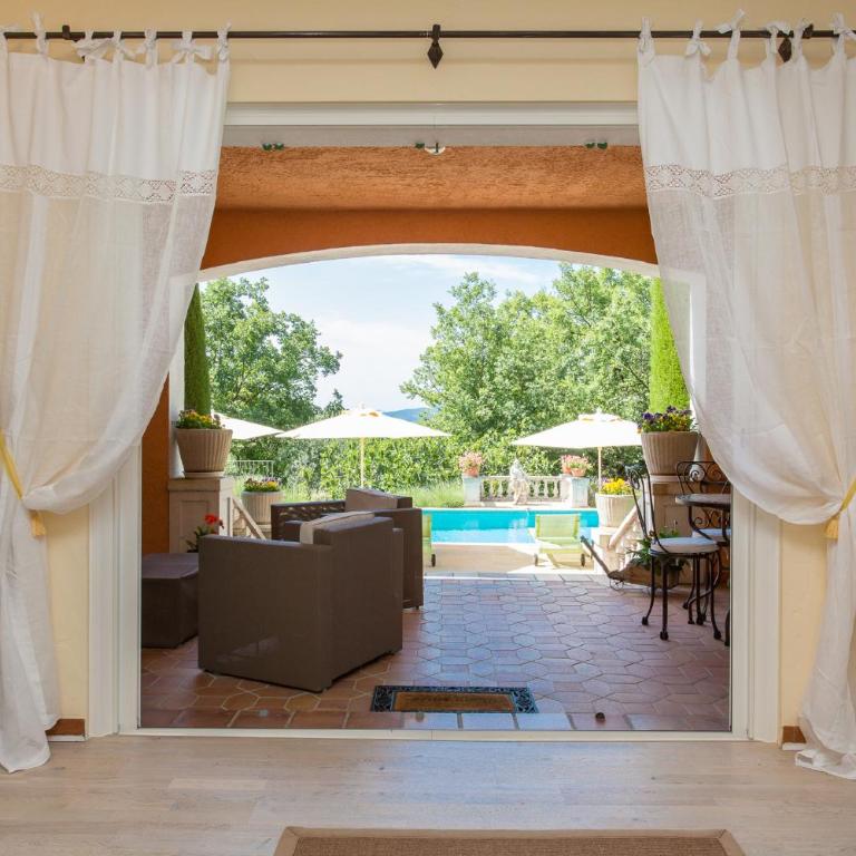 Mas Du Roc Bed & Breakfast - Chambre Double - Vue sur Piscine - 14