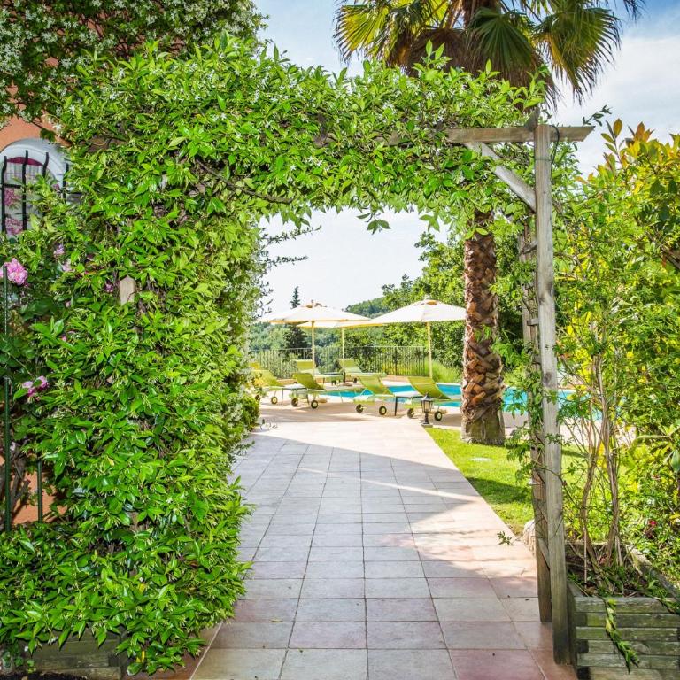 Mas Du Roc Bed & Breakfast - Chambre Double - Vue sur Piscine - 3