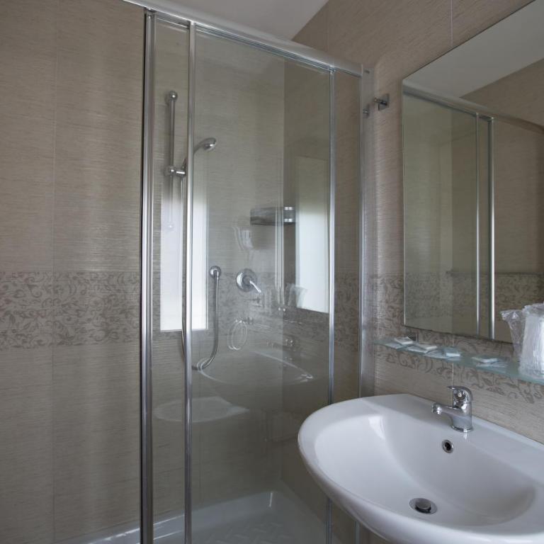 Hotel Impero - Camera Tripla - 4