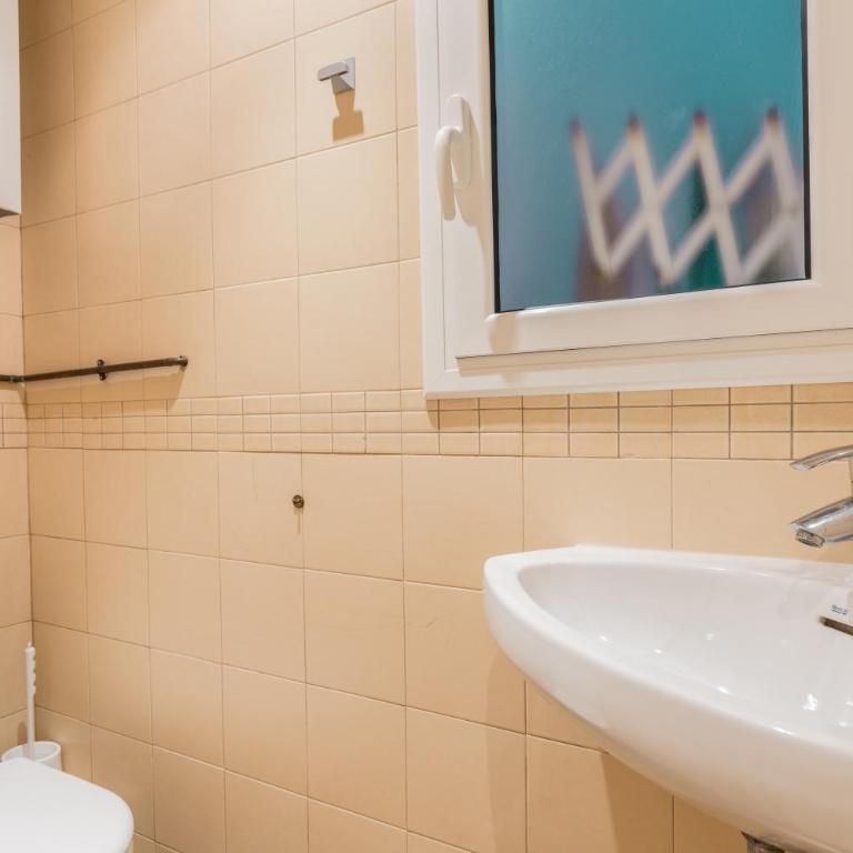 ApartEasy - Sant Antoni Market - Two-Bedroom Apartment - 10