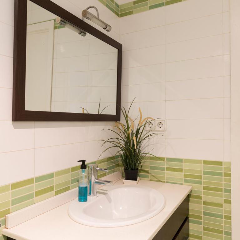 ApartEasy - Sant Antoni Market - Two-Bedroom Apartment - 12