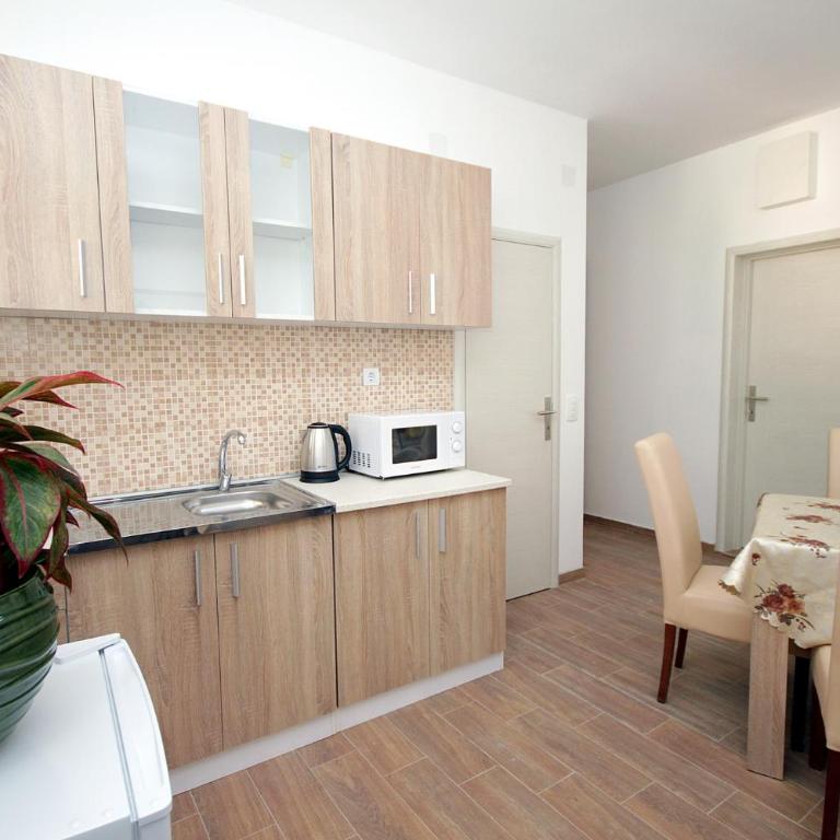 Apartments Centar Sutomore - Apartment with Garden View - 10