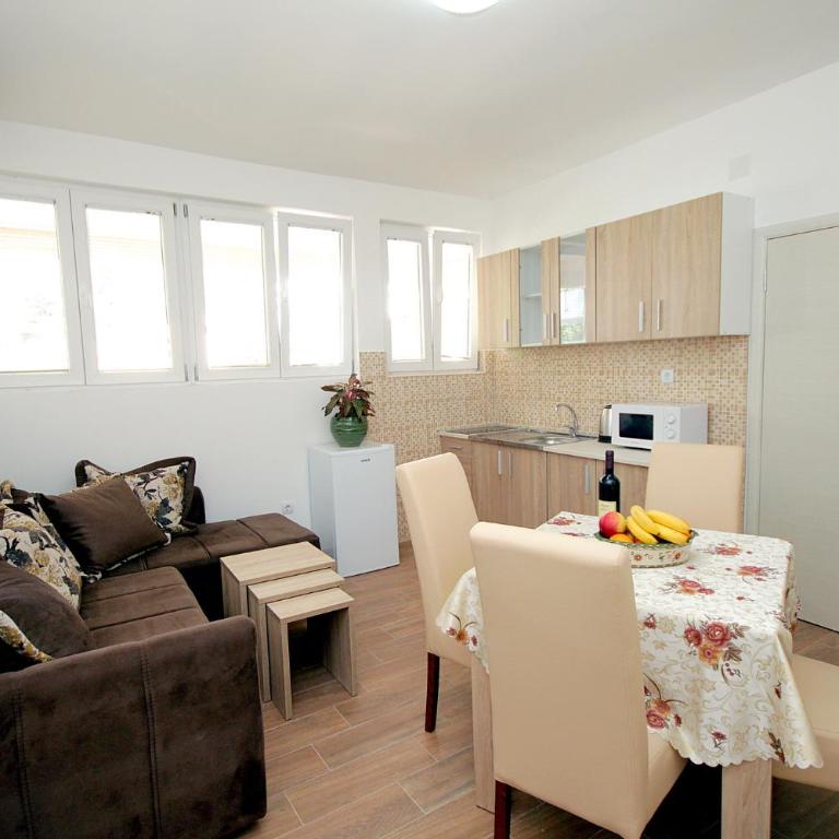 Apartments Centar Sutomore - Apartment with Garden View - 1