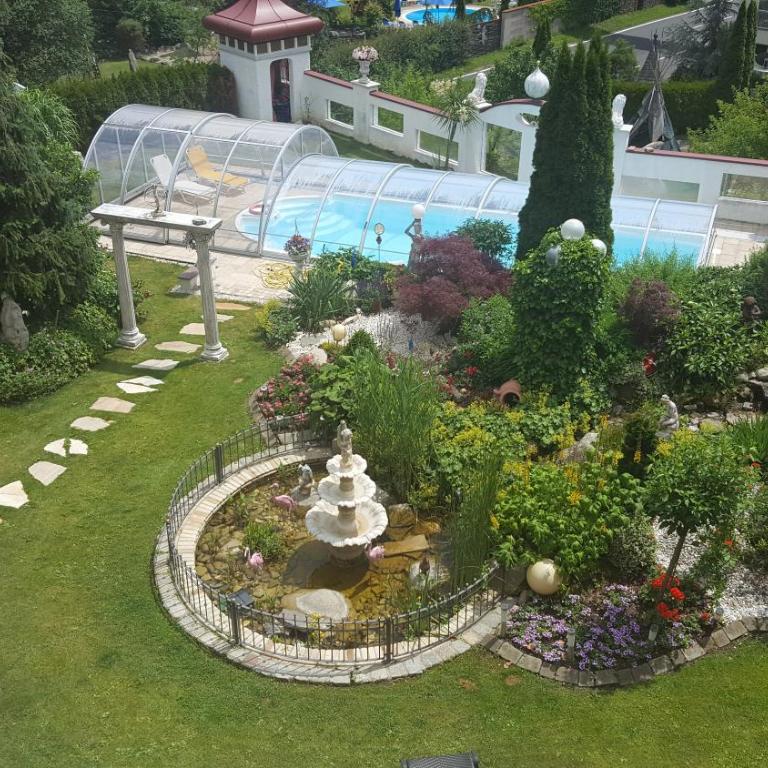 Ferienwohnungen Garten Eden - Apartment mit Poolblick - 1