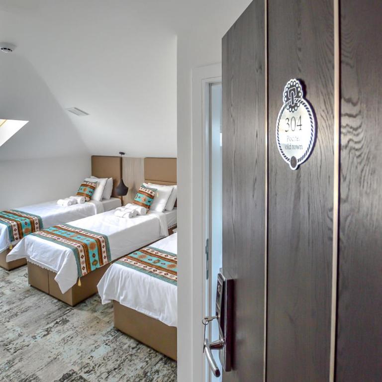 Heritage Hotel Gate of Sarajevo - Triple Room with Mountain View - 1