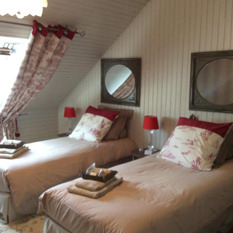 Les Lamartine-chambres d'hôtes - Chambre Double ou Lits Jumeaux Deluxe – Vue sur Jardin - 1