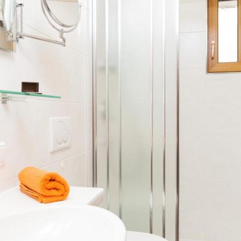 B&B Haus Rehwinkl - Standard Doppelzimmer mit Balkon - 3