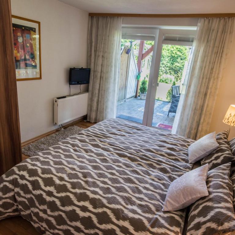 Ferienwohnungen Rexha - Apartment mit 2 Schlafzimmern und Terrasse - Wolf - 4