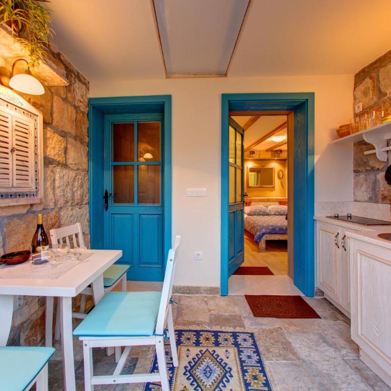 Apartments Villa Mike - Two-Bedroom Apartment - 8