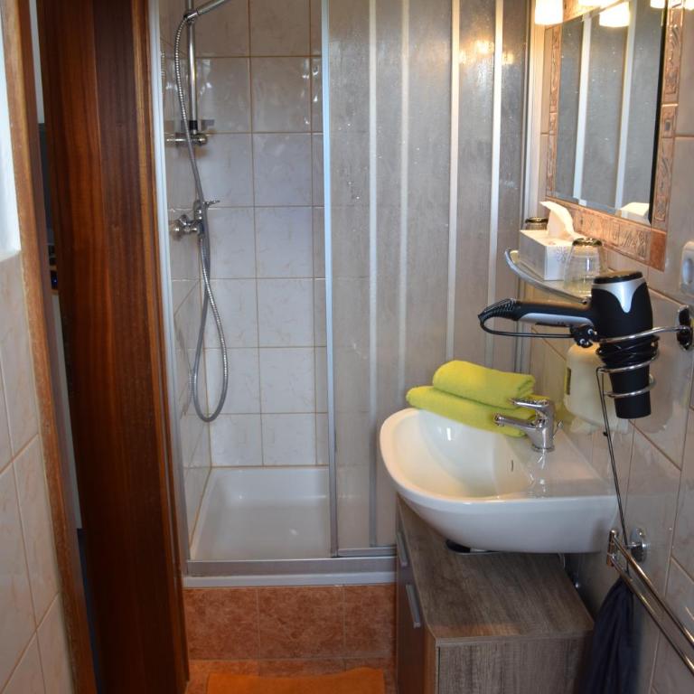 Frühstückspension Matheidl - Kleines Doppelzimmer - 9