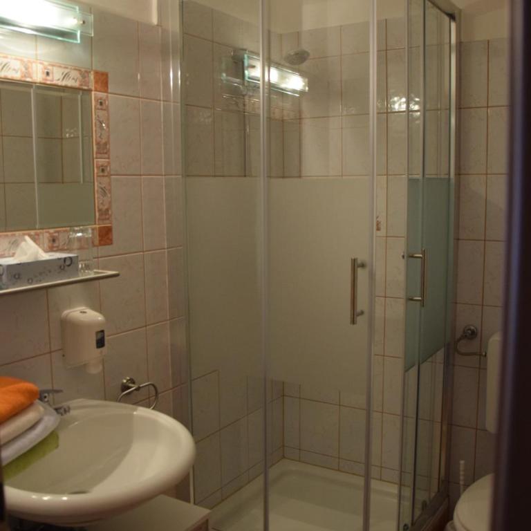 Frühstückspension Matheidl - Doppelzimmer mit Balkon - 12
