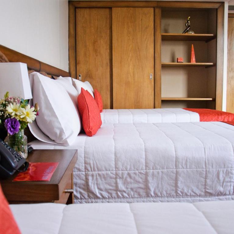 De la Trinidad Hotel - Classic Triple Room - 2