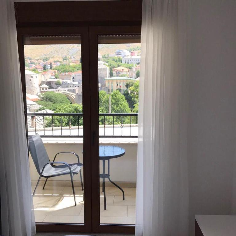 Apartment Light De Luxe - with Old Bridge view - Two-Bedroom Apartment with Balcony and City View - 16