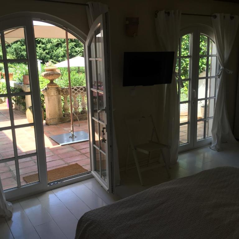 Villa La Begude - Boutique B&B - Chambre Double avec Balcon 2 - Vue sur Piscine - 20 m² - 6