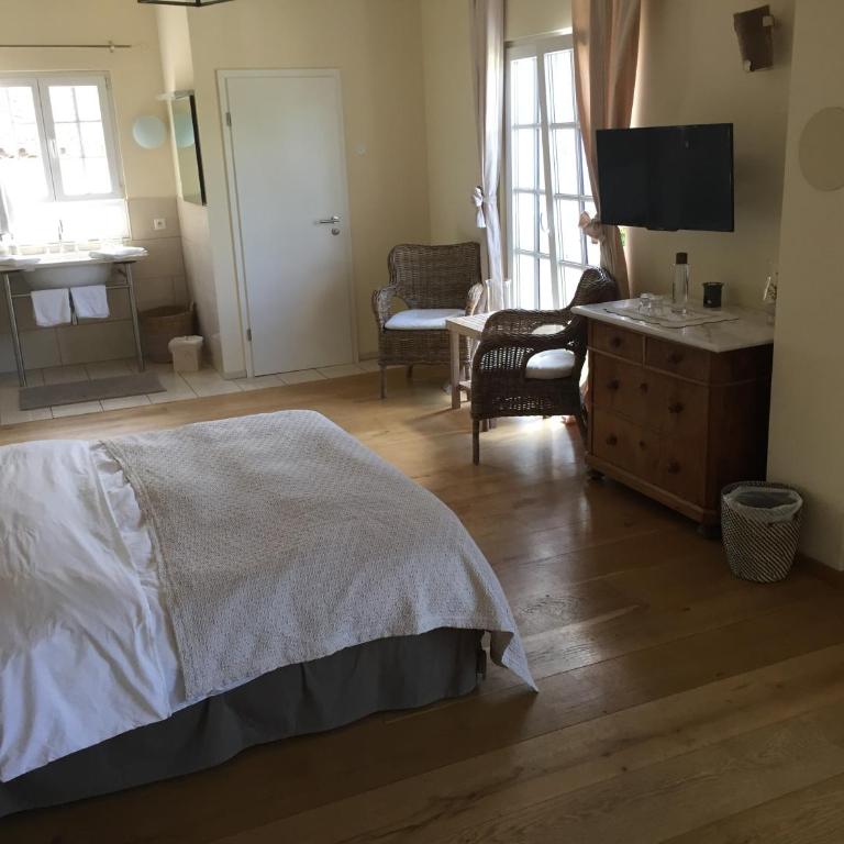 Villa La Begude - Boutique B&B - Chambre Double Supérieure avec Balcon 4 - Vue sur Piscine - 36 m² - 9