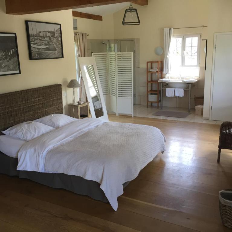 Villa La Begude - Boutique B&B - Chambre Double Supérieure avec Balcon 4 - Vue sur Piscine - 36 m² - 2