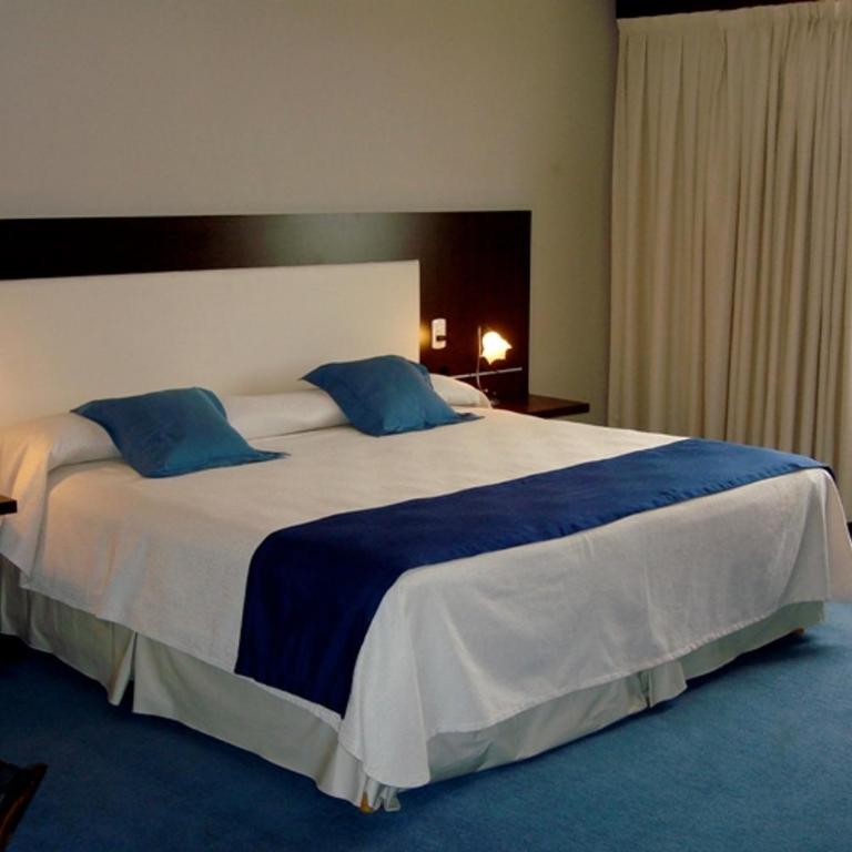 Hotel Cuatro Plazas - Superior King or Twin Room - 7