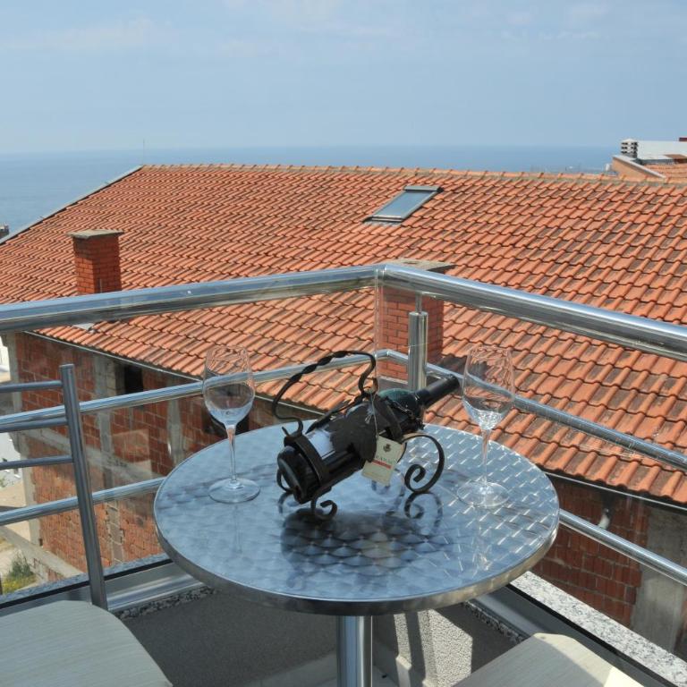 Ambassador & Ambassador Lux Apartments - Apartment with Balcony - 3