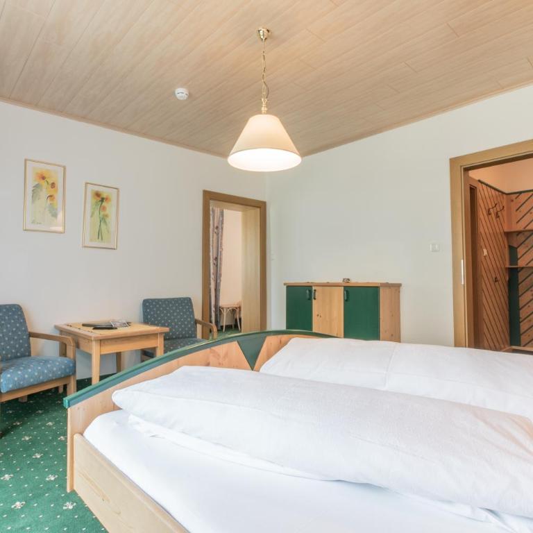 Pension Trojerhof - Familienzimmer (2 Erwachsene + 2 Kinder) - 6