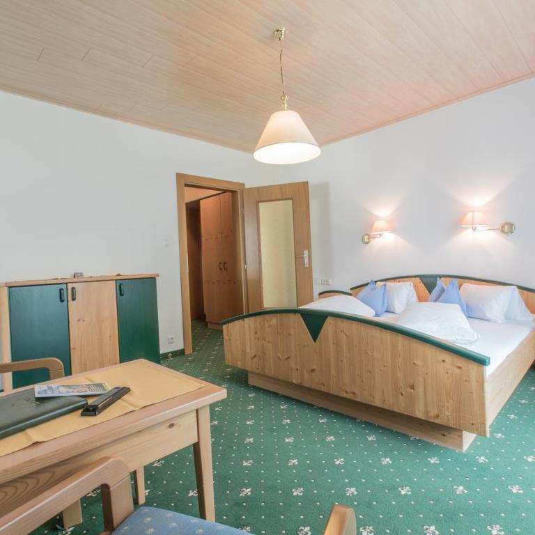 Pension Trojerhof - Familienzimmer (2 Erwachsene + 2 Kinder) - 2