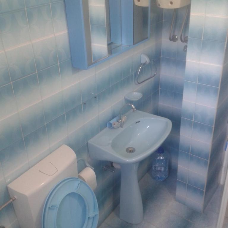 Guesthouse Lautasevic - Economy Triple Room with Shared Bathroom - 5