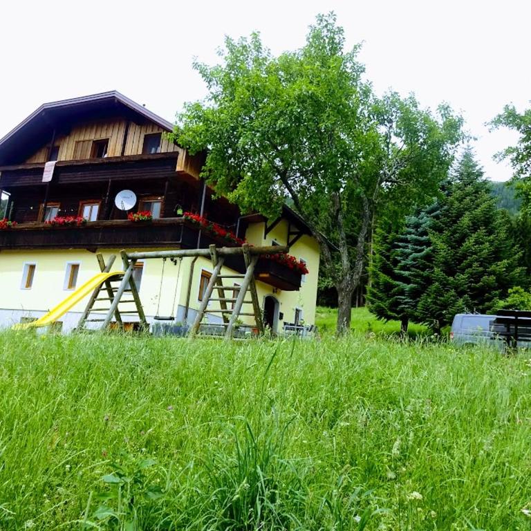 idyllischer Landhof Bär Nähe Millstättersee Ferienwohnung mit Balkon - Apartment mit Blick auf die Berge - 3