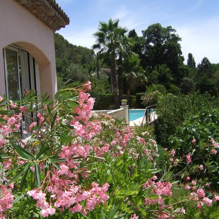Au vallon rouge (Suite double) - Chambre Double ou Lits Jumeaux Standard - Vue sur Jardin - 1