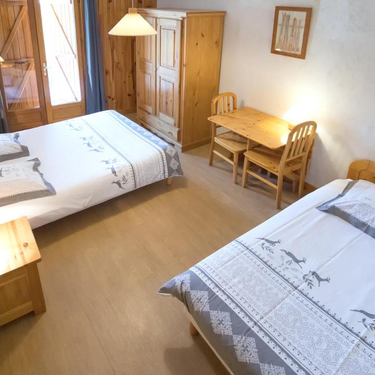 La Roche du Croue - Dreibettzimmer mit Bergblick und Doppelbett - 2