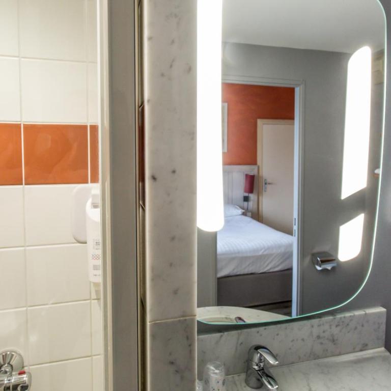 Hôtel The Originals City Le Berry - proche centre-ville - Gare - Chambre Triple Confort - 9