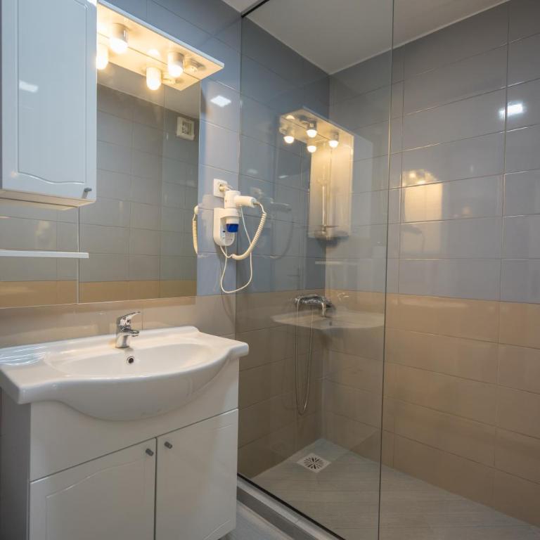 Pansion Rose - Two-Bedroom Apartment with Patio - 12