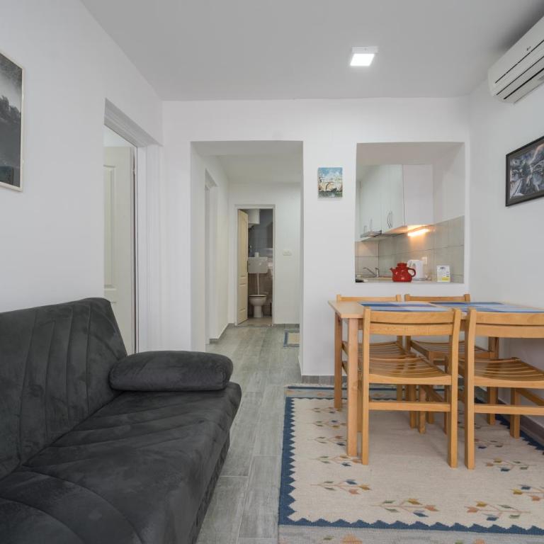 Pansion Rose - Two-Bedroom Apartment with Patio - 6