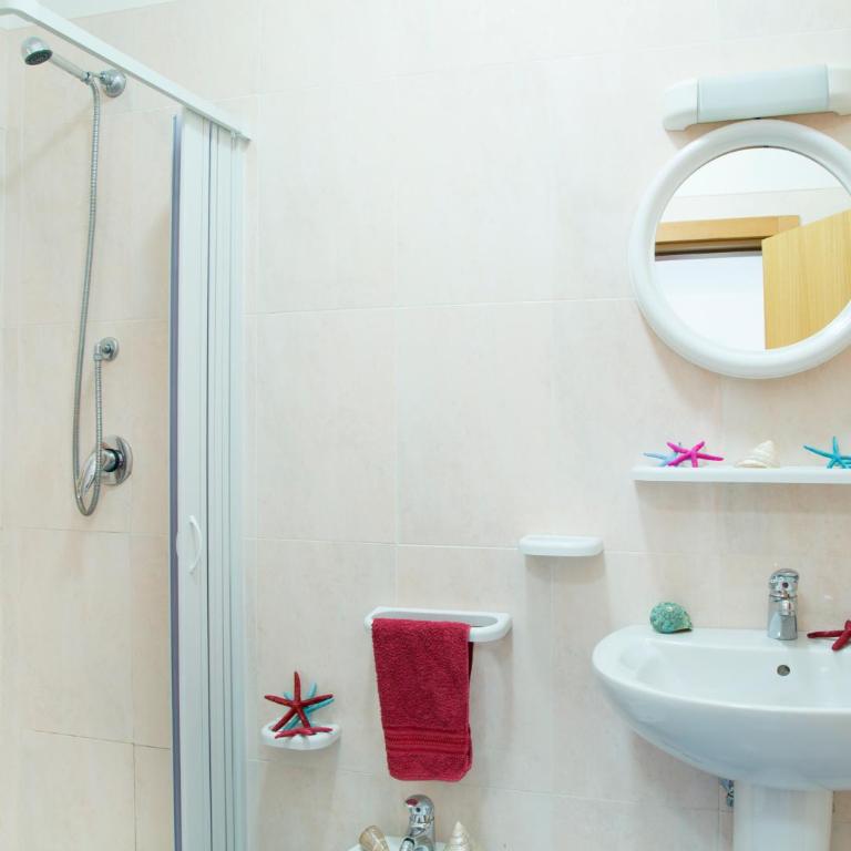 Residence La Conchiglia - Appartamento con 2 Camere da Letto (6 Adulti) - 9