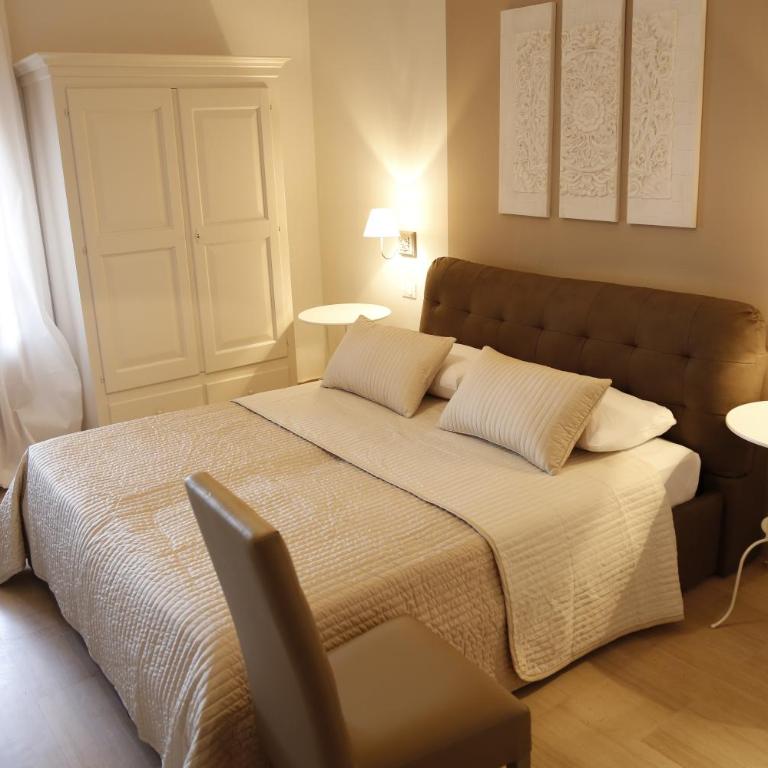 Simonetta's Rooms - Camera Matrimoniale Deluxe con Balcone - 4