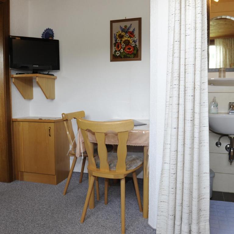 Haus Dorfer - Familienzimmer mit Balkon (2 Erwachsene + 2 Kinder) - 7