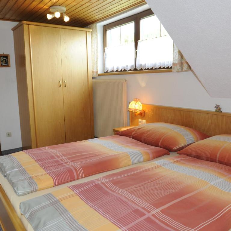 Haus Dorfer - Familienzimmer mit Balkon (2 Erwachsene + 2 Kinder) - 9