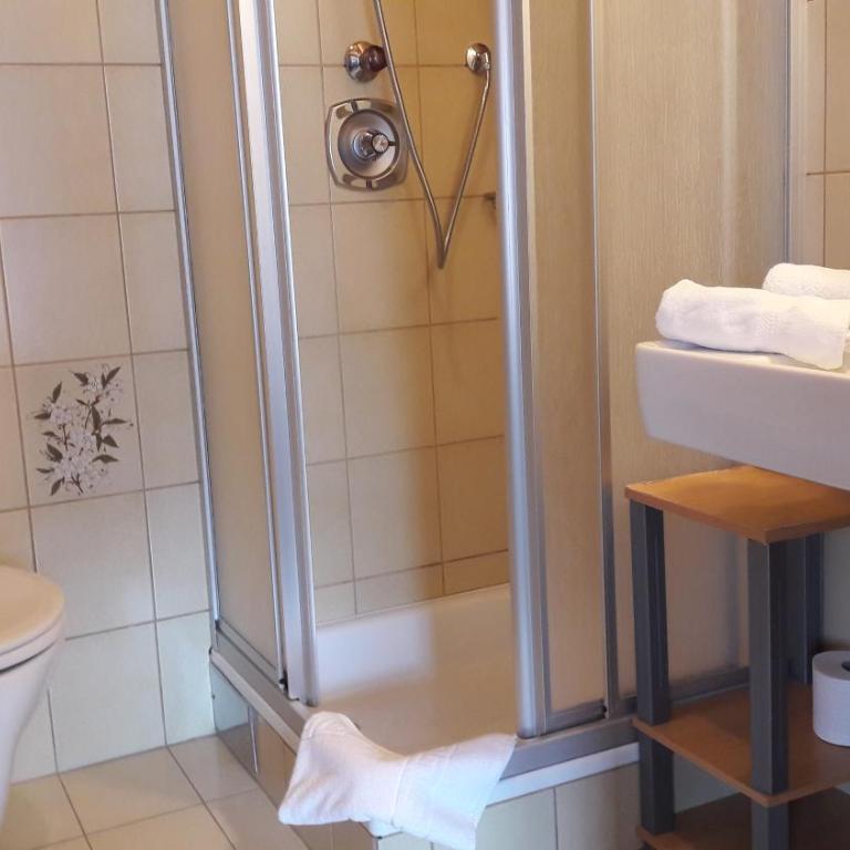 Pension Mozart - Dreibettzimmer mit Balkon - 4
