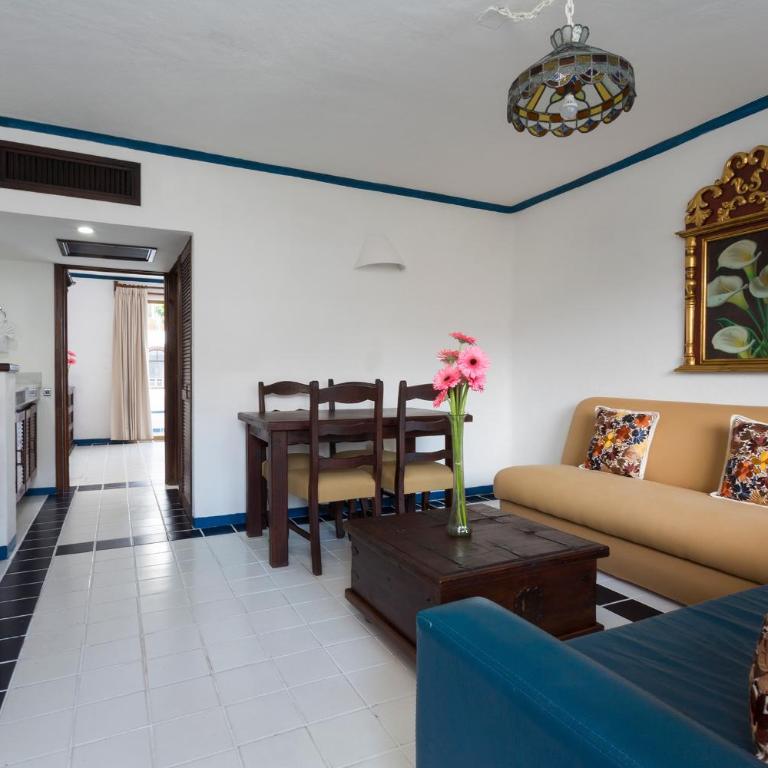 Los Arcos Suites - King Room with Balcony - 2