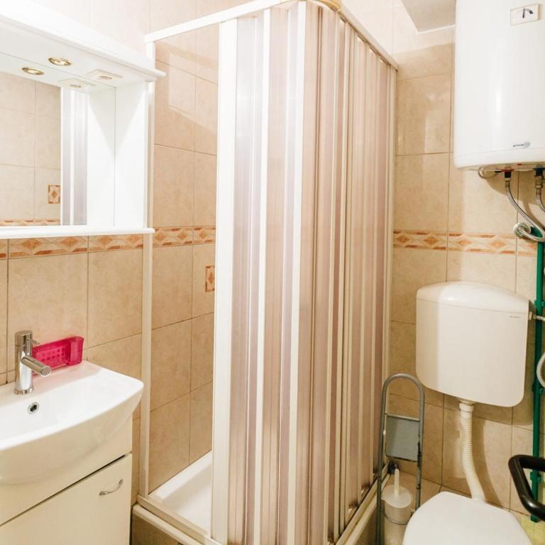 Donna Dervis - Three-Bedroom Apartment - 19