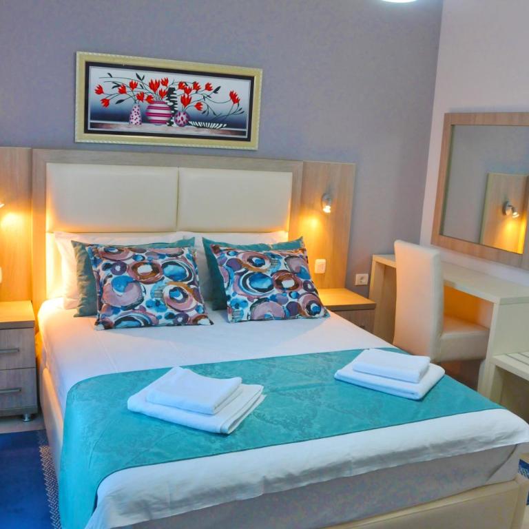 Ambassador & Ambassador Lux Apartments - Apartment with Sea View - 6