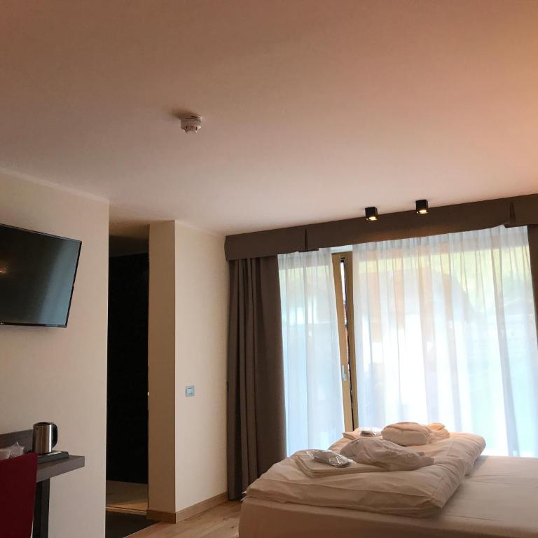 Dolomeet Boutique Hotel - Superior Double or Twin Room - 16