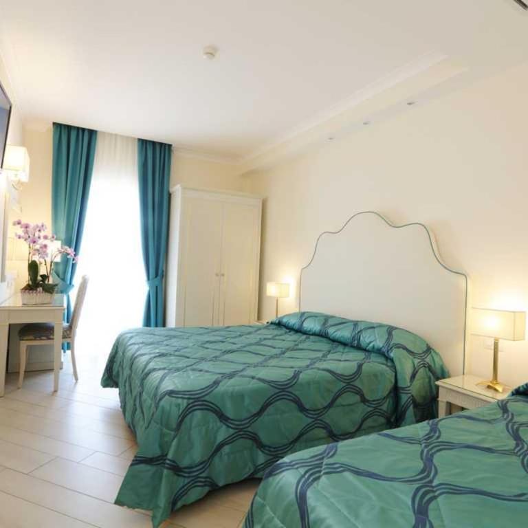 Hotel La Vue d'Or - Double Room with Balcony and Sea View - 1