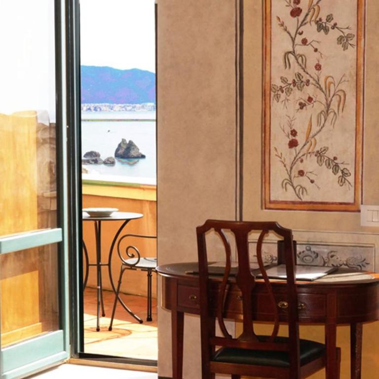 Palazzo Suriano Heritage Hotel - Camera Queen con Balcone - 6