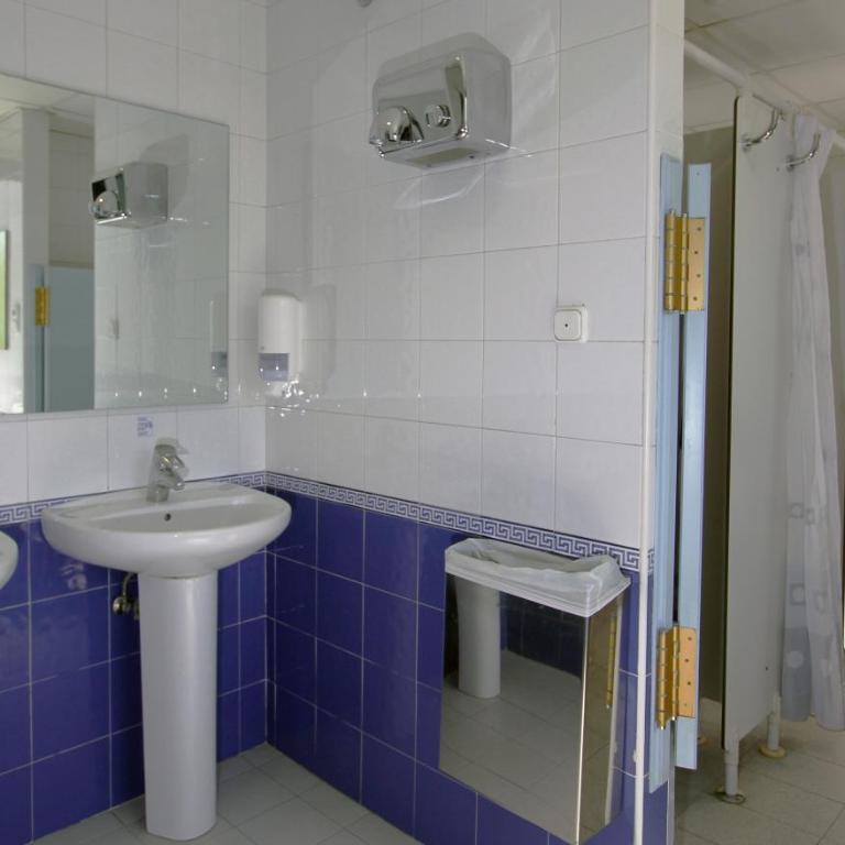 Bilbao Hostel - Double Room with Shared Bathroom - 4