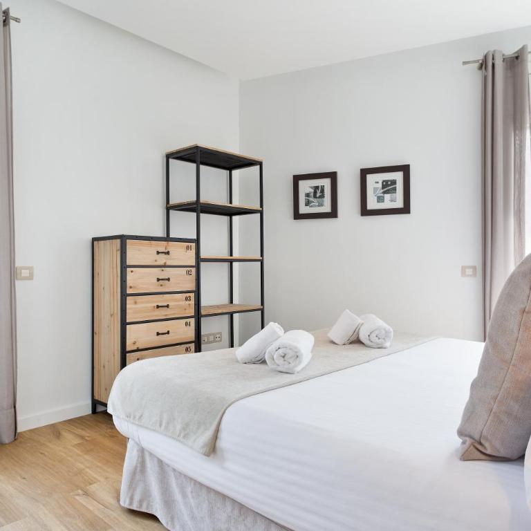 Amister Apartments - One-Bedroom Family Apartment - 6